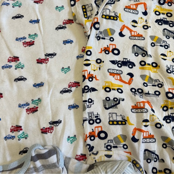 Trucks, cars, sports & stripes short sleeve onesie bundle 24 months toddler boy - Picture 2 of 4